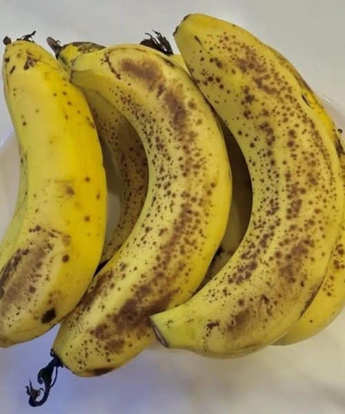 Eating a Banana at Night? Here’s What It Actually Does to Your Sleep