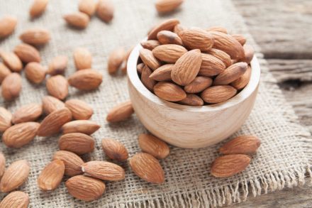 Mandorle, lo spuntino spezzafame ricco di proprietà nutritiveantenersi in forma: mangiale più spesso