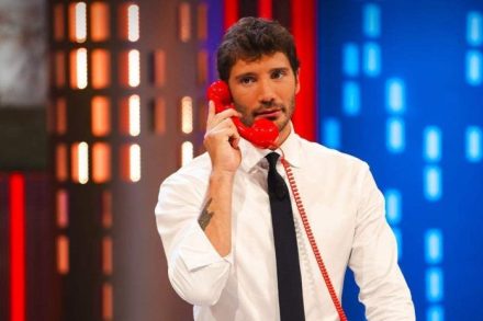 Belen Rodriguez: “Guardo Affari Tuoi ogni sera”. Le parole su Stefano De Martino e Sanremo